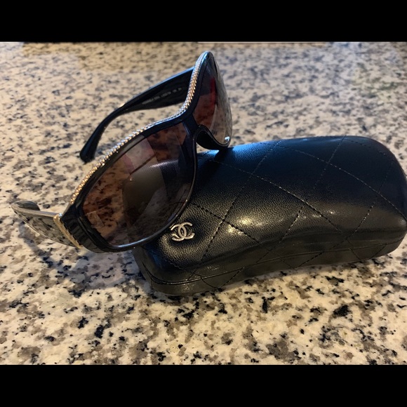 CHANEL Sunglasses